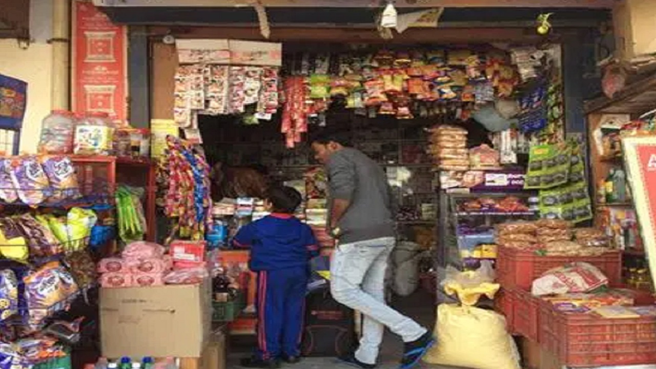 REWA : जरूरी सामग्रियों की कालाबाजारी में जुटे व्यापारी, बढ़े दामों में हो रही सामानों की बिक्री