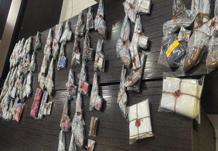 Indore : पुलिस ने हथियारों का बड़ा जखीरा किया जप्त, 29 पिस्टल व 22 देशी कट्टे सहित कुल 51 अवैध फायर आर्म्स बरामद